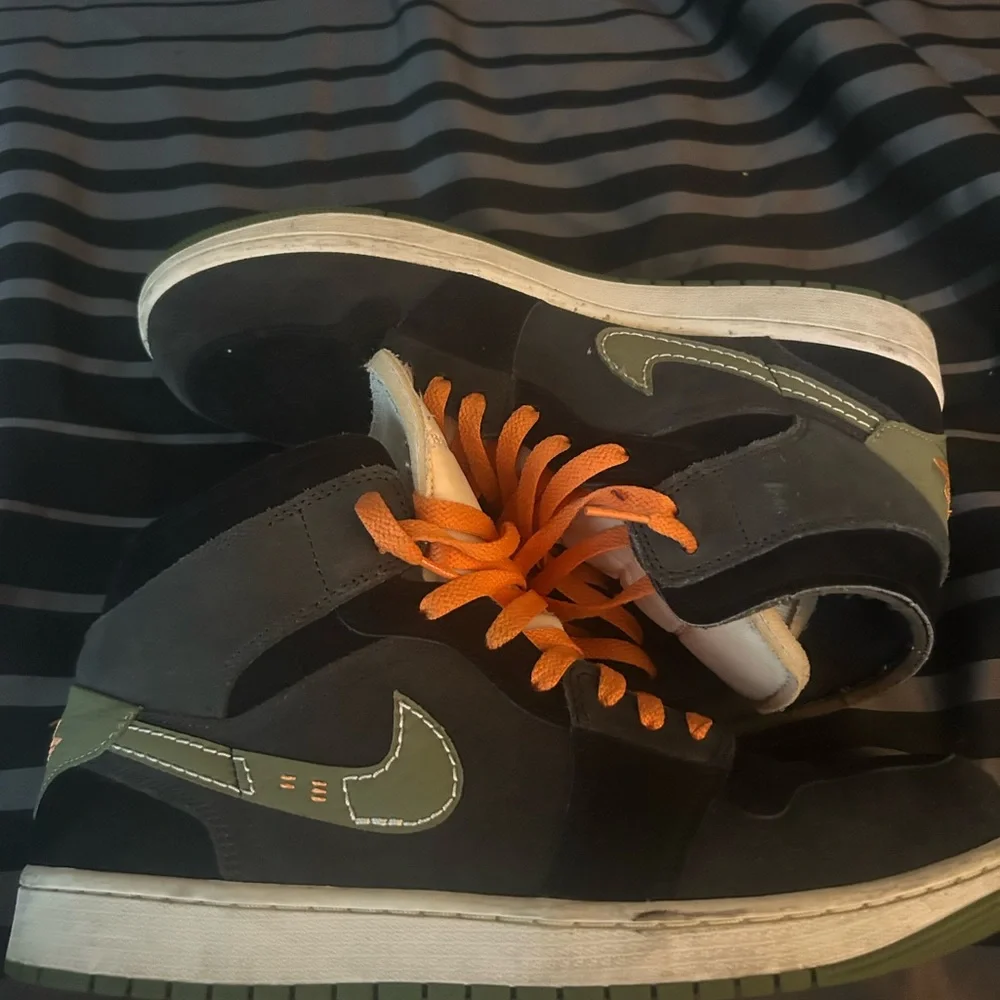 Air Jordan 1 Retro Black/Tan/Orange Size 12